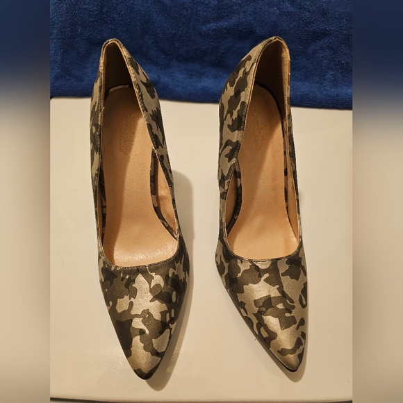 Charlotte Russe Women’s Pump Camouflage Style Size 9 - Picture 1 of 9